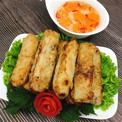 Người dân quan niệm, mọi việc ''đầu xuôi đuôi lọt'' và ''giỗ tết cả năm không bằng. Mâm cơm cúng Rằm tháng Giêng "vạn người mê" của bà nội trợ ...