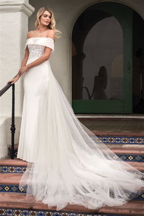 F211052 Embroidered Lace And Stretch Crepe Wedding Dress With Strapless