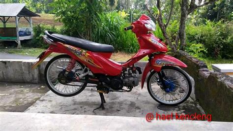 Assalamualaikum wr wb kembali lagi di video saya ini kali ini saya akan berbagi cara custom spakbor depan di motor saya honda absolute revo , siapa tau bisa jadi menginspirasi buat kalian semua yang. modifikasi revo absolute - YouTube