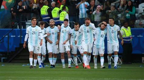 Scaloni busca tener en mejores condiciones a su capitán para el clásico contra brasil. El futbolista de la Selección argentina que quiere el ...