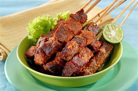 Seandainya keliru mengolah maka hasilnya tidak akan memuaskan dan bahkan tidak sedap. Resep Idul Adha Enak, Resep Sate Daging Goreng Pedas Gurih Tetap Sedap Meski Tanpa Dibakar ...
