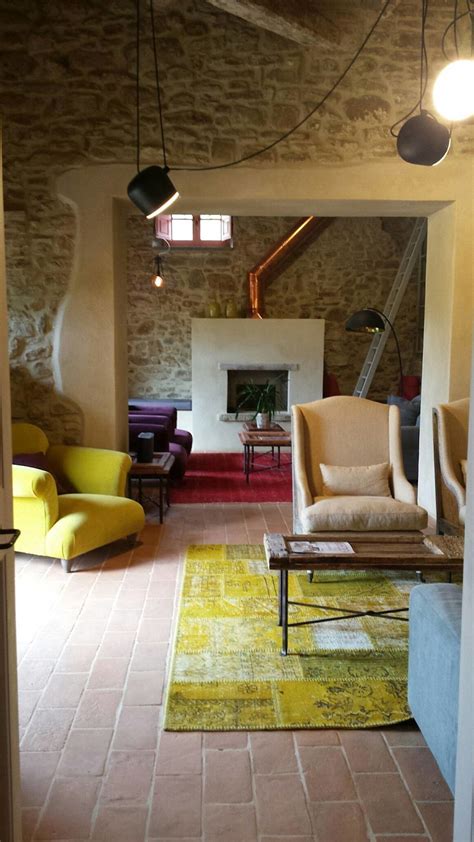 Vasi d'arredo interno ed esterno. Casale SpecialUmbria.com | homify | Soggiorno in stile ...