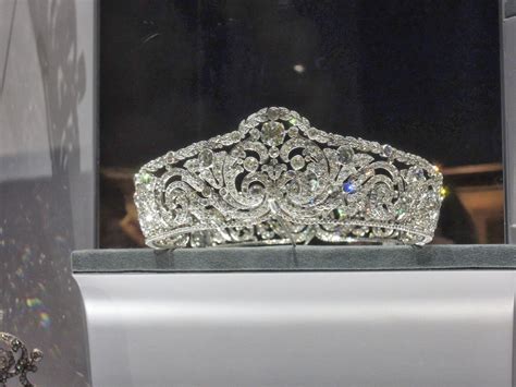 A Fabulous Photo Of Elisabeths Tiara From The Cartier Exhibition In