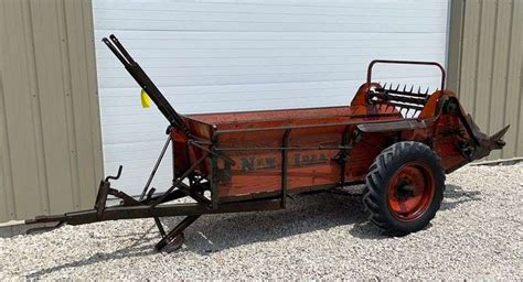 New Idea A Ground Drive Manure Spreader Schneider Auctioneers LLC