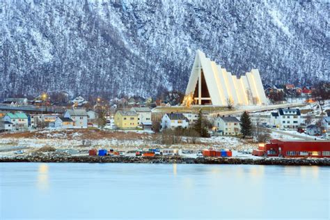 Catedral Do ártico Da Arquitectura Da Cidade De Tromso Imagem De Stock