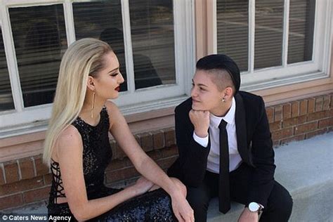 Florida Lesbian Teens Become First Same Sex Couple To Become Prom King And Queen Daily Mail Online