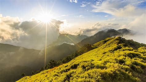 The Rays Of The Sun Sky Green Mountains Phone Wallpapers