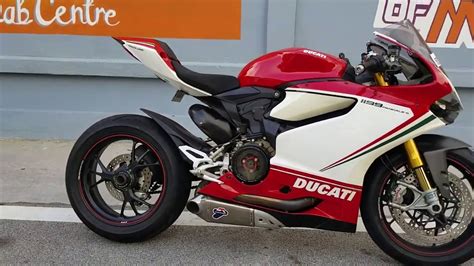 The ducati superbike 1199 panigale was unveiled at the 2011 milan motorcycle show. 2012 Ducati Panigale 1199 S Tricolore Sound - YouTube