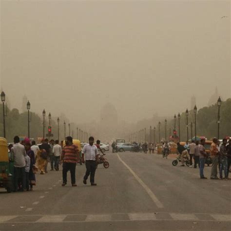 dust storm hits new delhi delhiites enjoy the pleasant weather at india gate