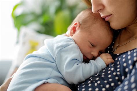 Menyusui Bayi Sambil Tiduran Jadi Posisi Favorit Seperti Apa Posisi