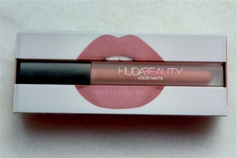 Huda Beauty Bombshell Liquid Matte Lipstick Review