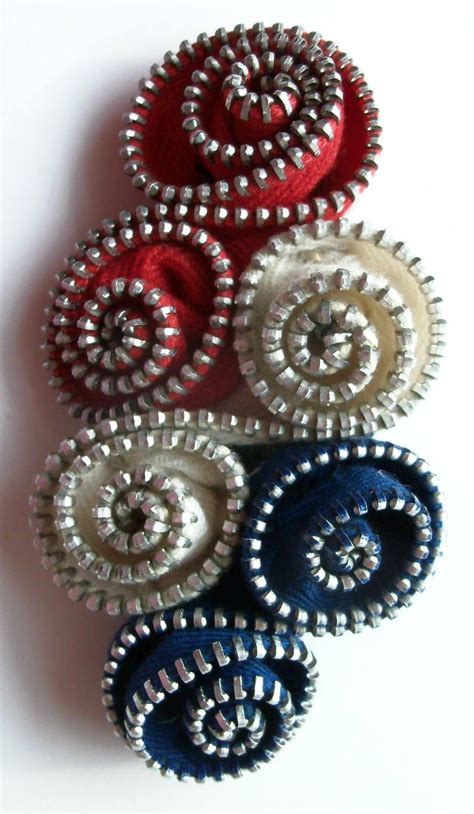 Red White And Blue Spiral Floral Brooch Zipper Pin By Zippinning
