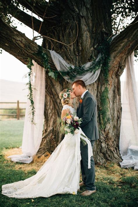 Possibly one of our favourite wedding decoration ideas, particularly for winter weddings. 25 Chic and Easy Rustic Wedding Arch/Altar Ideas for DIY ...