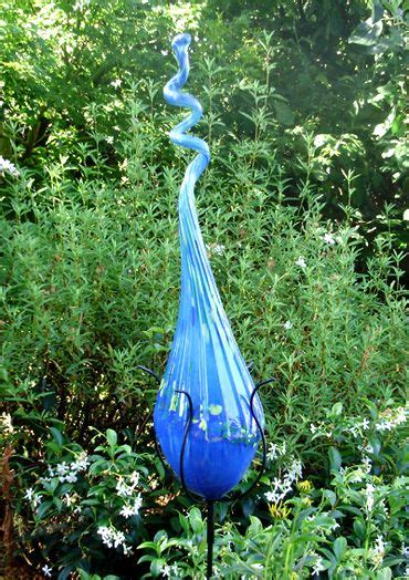 Love This Beautiful Glass Garden Art So Unique Glass Garden Art Glass Garden Garden