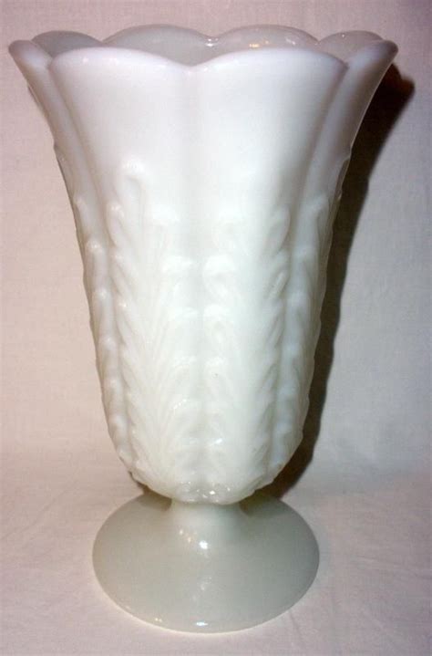 Vintage Eo Brody Co Cleveland Ohio Milk Glass Pedestal Vase M5200