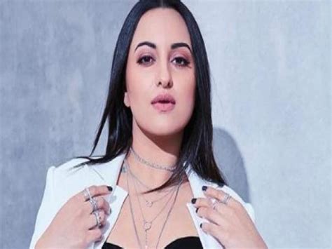 Sonakshi Sinha Threatened Dad Shatrughan Sinha She Wont Go To School After He Became A Minister