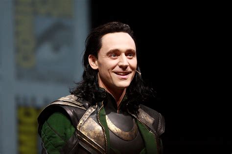Лауреат премий лоренса оливье и «золотой глобус». File:Tom Hiddleston, Loki (1).jpg - Wikimedia Commons