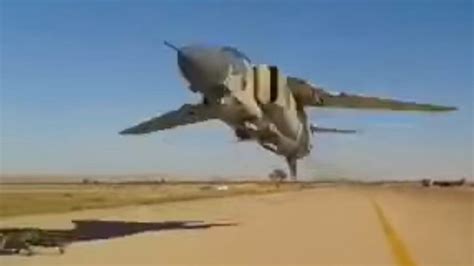 Mig 23 Fighter Jet Terrifies Bystander With Dangerously Low Flyby Huffpost Uk Tech