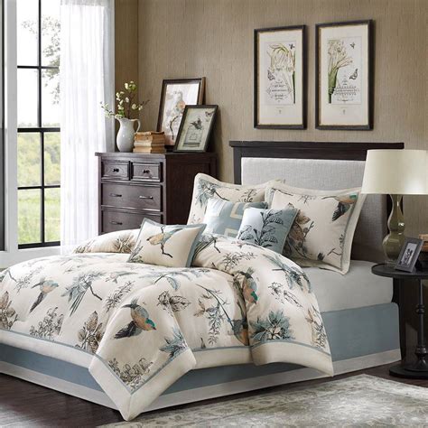 A queen size bed is larger than a double bed and is suitable for small master bedrooms. Multi-Color Rich Master Bedroom Bedding Luxury King Size 7 ...