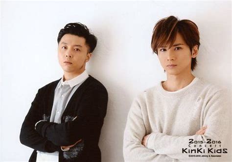 Both joined johnny's entertainment in 1994 and they made their debut in 1997 with their single glass no shounen, which made them a number one on the hit chart oricon for. Kinki Kids/堂本剛・堂本光一/横型・バストアップ・衣装黒.白 ...