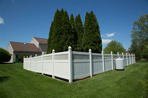 5 Reasons To Add A Vinyl Fence Around Your Backyard