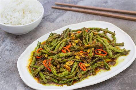 Vegan Chinese Sichuan Style Green Beans With Preserved Olive Dressing