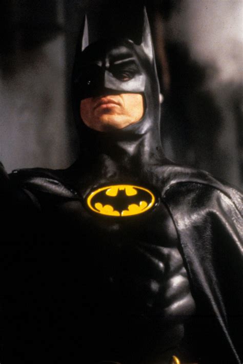 Val kilmer is reflecting on his time playing batman in the 1995 movie batman forever, revealing why he didn't hold onto the role. Val Kilmer a succèdé à Michael Keaton dans Batman Forever