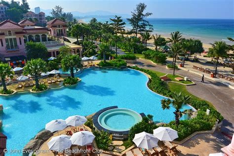 If you're traveling to phuket with children, it's important to pick the right beach to insure that everyone has a fantastic vacation. Centara Grand Resort Karon Phuket #CentaraGrand #Karon # ...