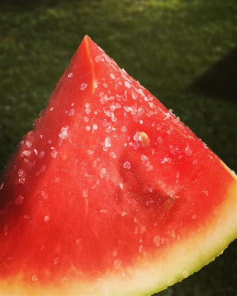 Put Salt On Watermelon To Really Bring Out The Sweetness Fruit