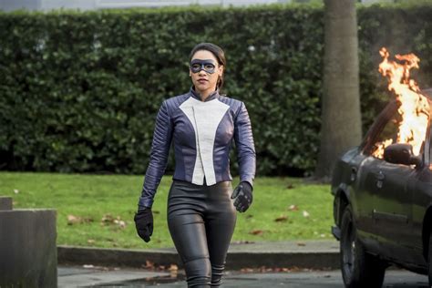 Flash Season 4 How Iris West Allen Becomes A Speedster Super Hero Outfits Flash Season 4