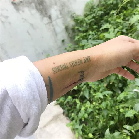 Music tattoos hand tattoos tatoos billie eilish money tattoo simple acrylic paintings great tattoos world of color tatting. Billie Eilish Tattoos - Get Ispired By The Best Fan Tattoos