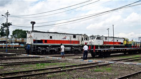 Maybe you would like to learn more about one of these? Aktivitas di Stasiun/Bengkel Kereta Api Sidotopo, Surabaya ...
