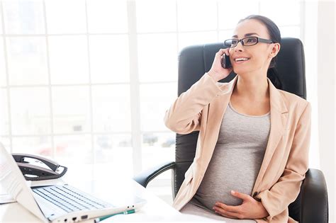 Pilihan Outfit Bumil Untuk Tampil Gaya Ke Kantor Kanya Id