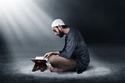 Muslim Man Reading Holy Quran Stock Image Image Of Moslem Islamic
