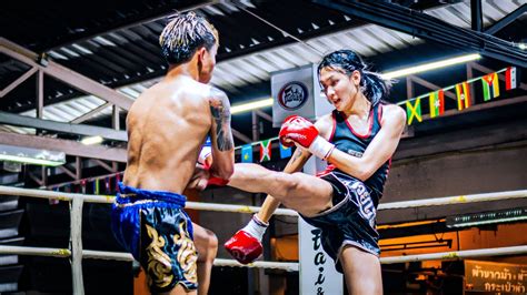 did this really happen women s muay thai fight but she fights a man youtube
