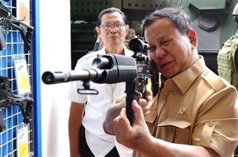 Prabowo Subianto: Karir Militer dan Kabar Pensiun dari TNI