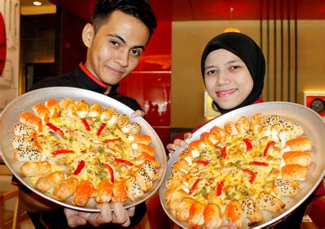 Pizza's at pizza hut are always tasty and yummy hence this outlet also follows the same tradition. Kota Kemuning Shah Alam Cafe - Soalan 86