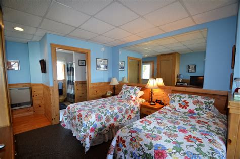 Log cabin inn bailey island me. Bluefin