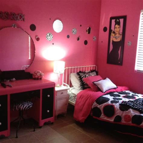 Pink And Black Girls Room Quarto