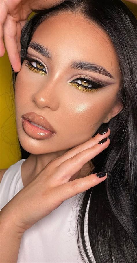 35 Cool Makeup Looks That Ll Blow Your Mind Nude And Gold Makeup Look