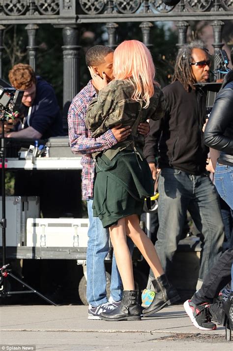 Cara Delevingne Shares A Steamy Kiss With Jaden Smith Daily Mail Online
