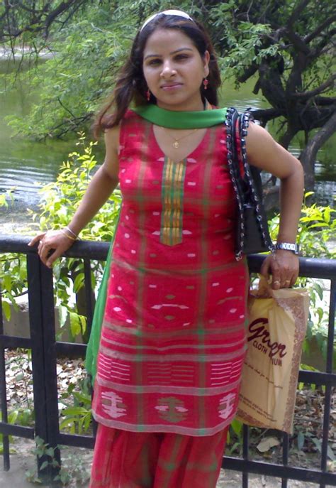 Pakistani Girls Numbers Girls Numbers Mobile Numbers Phone Number Cute Lahori Girl In Garden