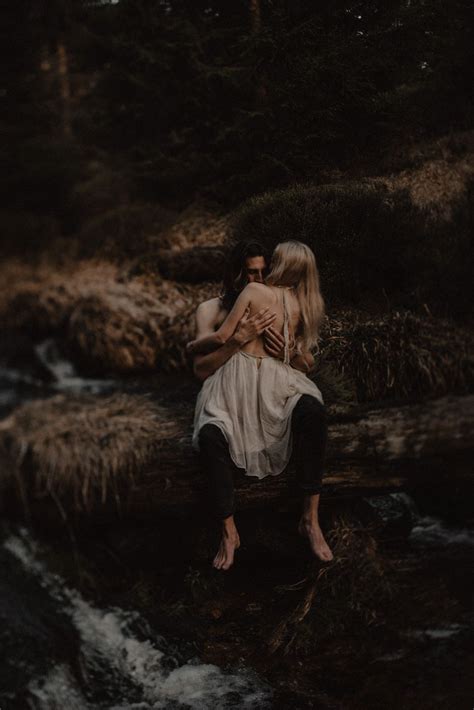 Intimate Couple Photography Nature Photoshoot Posing Inspiration By