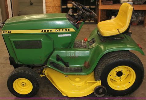 John Deere 210 Lawn Tractor In Abilene Ks Item V9248 Sold Purple Wave