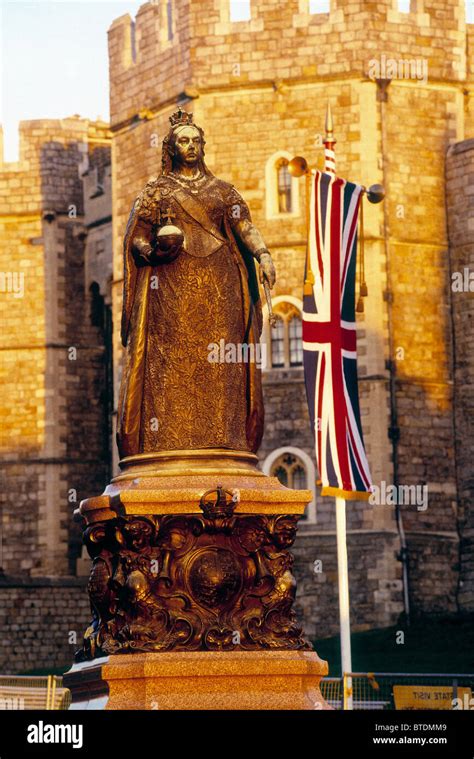 Windsor Castle Statue Stock Photo Alamy