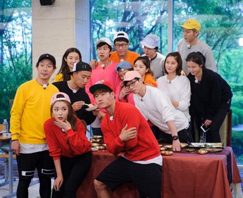 For the first time ever, the running man crew went to lee kwang soo's home for a live broadcast to catch his reaction upon finding out that he has been tricked. Es un pareja contra pareja en "Running Man" + Lee Kwang ...