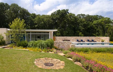 Designing a simple landscape plan requires a careful assessment of the garden site prior to selecting plants: 16 Delightful Modern Landscape Ideas That Will Update Your Garden