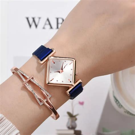 Women Luxury Quartz Magnet Buckle Watches