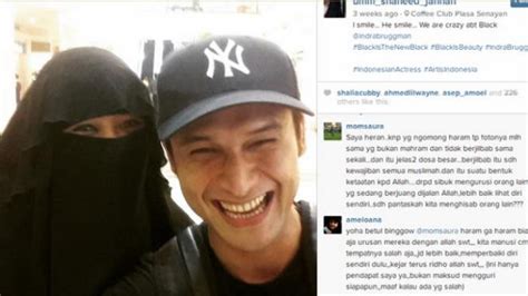 Tak hanya foto berdua dengan dirinya, dalam postingan di akun tersebut juga ada foto indra dengan anaknya, zahra. Kisah Artis-artis Cantik Pakai Cadar yang Tak Peduli Di ...