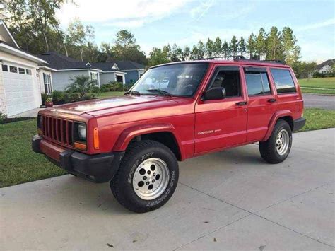 Jeep will continue building the current cherokee for the 2001 model year, and it will be sold alongside the new model for an unspecified period. 2000 Jeep Cherokee Sport | Jeep cherokee, Jeep cherokee ...